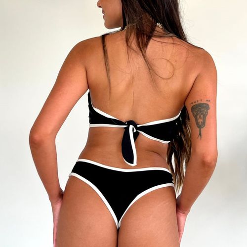 Conjunto Biquíni Flor Preto e Branco