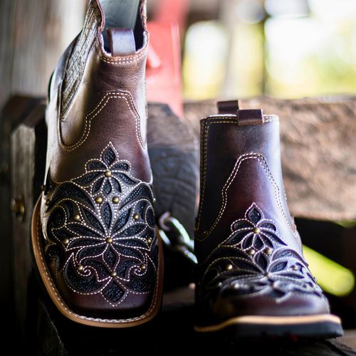 Botina Feminina Marfa Costura Clara - Sistema Bruto | Botas Texanas em couro