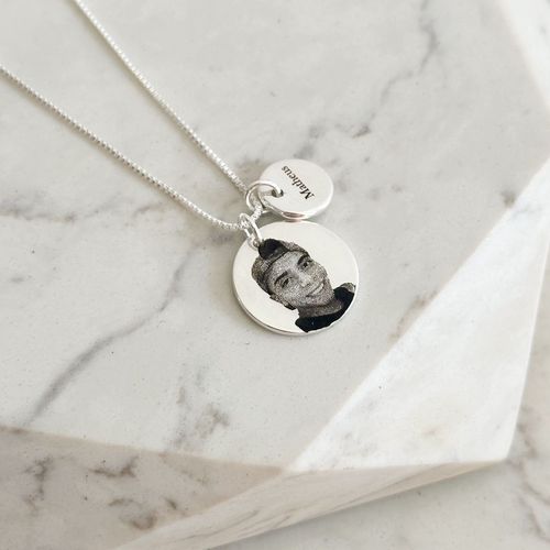Colar Medalha M + P Personalizada Folheado em Prat... - IAIÁ Semijoias