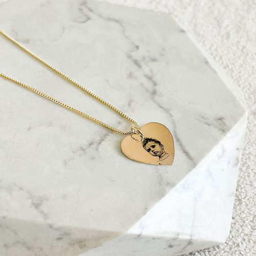 Colar Medalha Coração Personalizada Folheado em Ou... - IAIÁ Semijoias