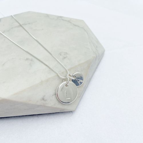 Colar Medalha M + P Personalizada Banhado a Prata ... - IAIÁ Semijoias