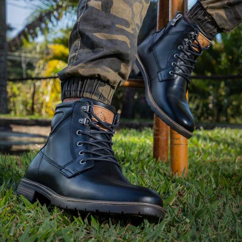 Bota casual em couro Aston Preto - Aston Preto - LEEFOOT