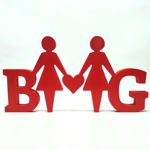 Placa decorativa personalizada em PVC Expandido com as iniciais do casal LGBTQIAP+ - Letralize | Loja Oficial