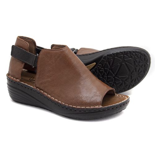 Sandália com Velcro em Couro Caramelo Levecomfort... - Levecomfort Calçados