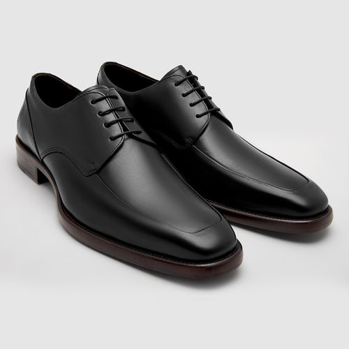 Sapato social masculino Derby preto da Salerno Prime, confeccionado em couro legítimo, com design clássico e sofisticado, ideal para ambientes formais e de trabalho.