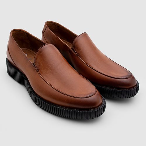 Loafer masculino preto da Salerno Prime, feito em couro legítimo, com design clássico e confortável, perfeito para ocasiões formais e casuais.