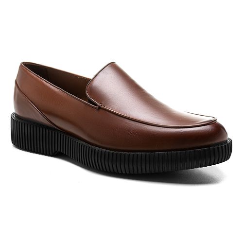 Loafer masculino preto da Salerno Prime, feito em couro legítimo, com design clássico e confortável, perfeito para ocasiões formais e casuais.