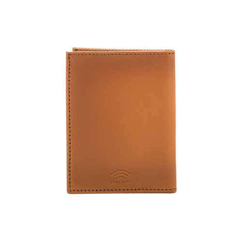 Carteira de couro legítimo 18434 Salerno na cor whisky, com bloqueio de aproximação RFID anti furto, unindo segurança e elegância no dia a dia.