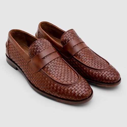 Sapato masculino loafer cinza da Salerno Prime, confeccionado em couro legítimo, com design sofisticado e moderno, ideal para compor looks elegantes e casuais."