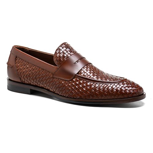 Sapato masculino loafer cinza da Salerno Prime, confeccionado em couro legítimo, com design sofisticado e moderno, ideal para compor looks elegantes e casuais."