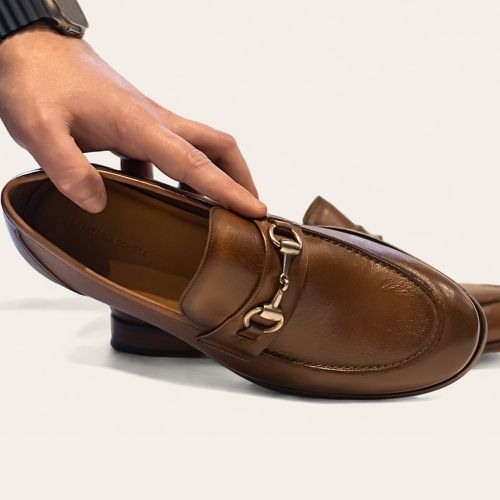 Sapato Casual Loafer Com Bridão Na Gravata Whisky 
