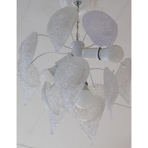 LUSTRE COM 12 FOLHAS BRANCO JOTA