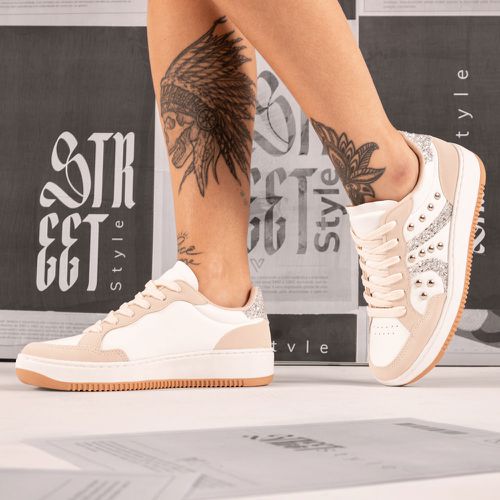 Tênis Feminino Sneakers com Metais Loren Branco e ... - USE VITTAL