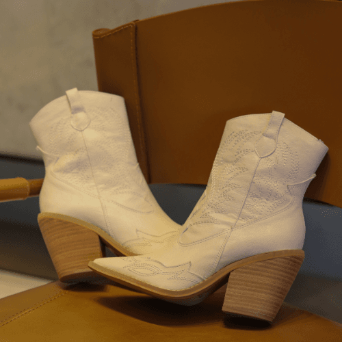 Bota Luana Branco Off - Rafaela Salomão