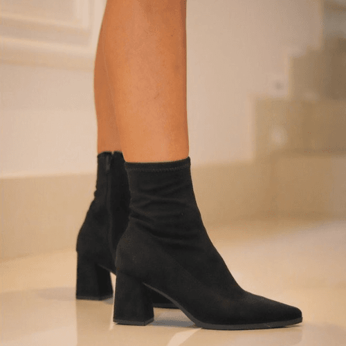 Bota Lívia Preta - Rafaela Salomão