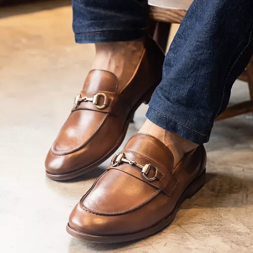 Sapato Casual Loafer Com Bridão Na Gravata Whisky 