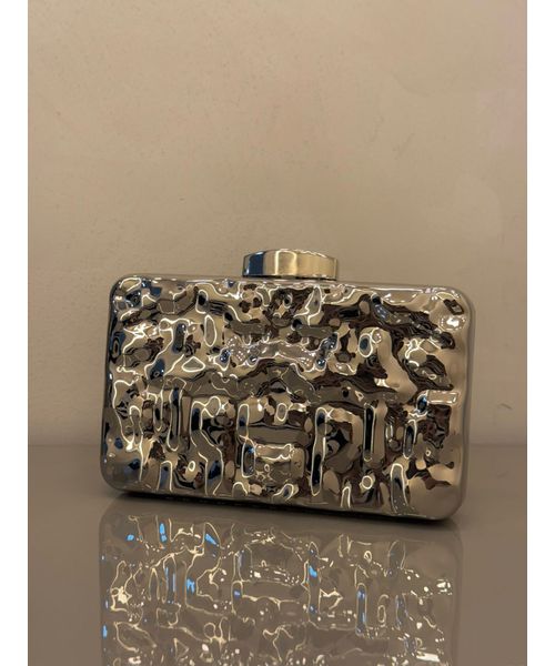 CLUTCH MARTELADA PRATEADA - Dri Ferreira Semi Joias