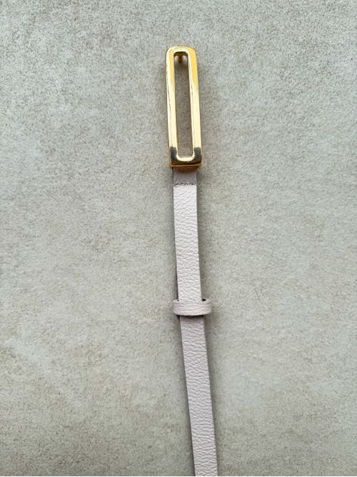 Cinto Favi Couro com fivela dourada fino - Off whi... - AMARI BRAND