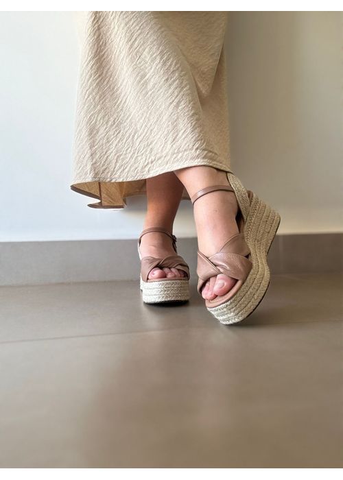 Sandália Anabela Maitê Mocha Mousse - Donna Clô