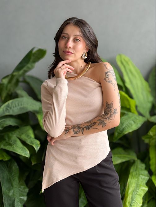 Blusa Nula Manga Assimétrica em Malha Ribana BEGE ... - LOJA TUTTI FRUTTI