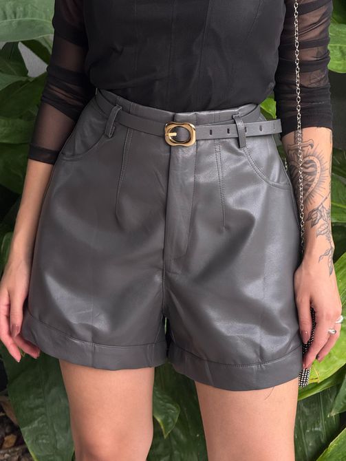 Shorts Couro Fake com Cinto CINZA CHUMBO - LOJA TUTTI FRUTTI