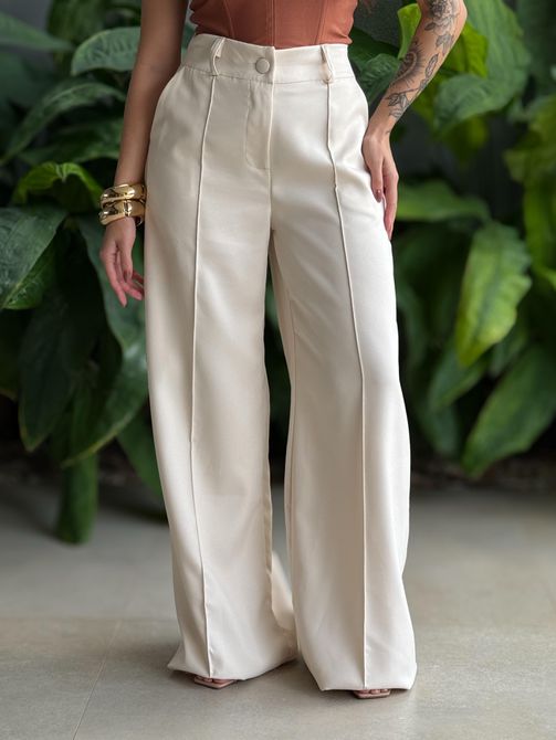 Calça Pantalona Laila em Alfaiataria CREME - LOJA TUTTI FRUTTI