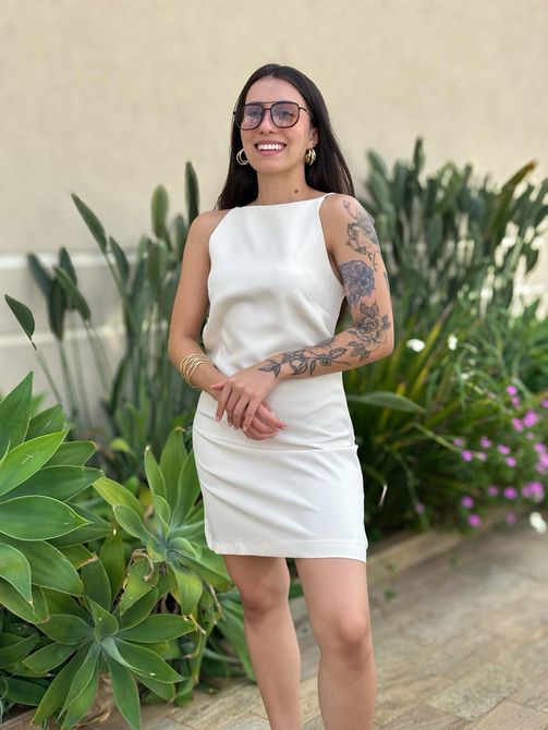 Vestido Curto Ananda em Crepe de Alfaiataria CREME - LOJA TUTTI FRUTTI