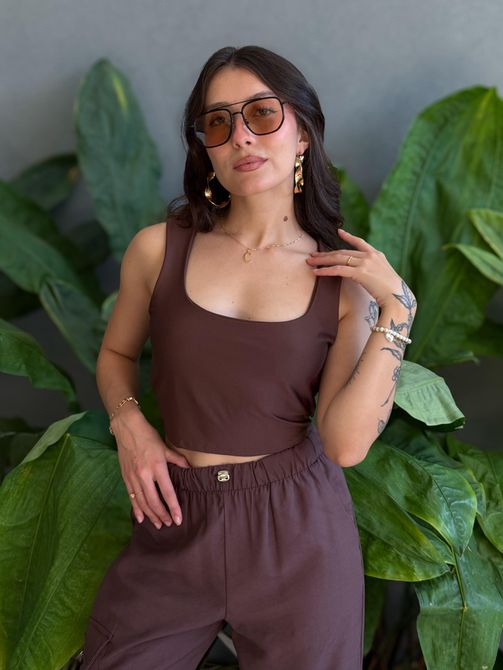 Cropped Regata Aisha Alças Largas MARROM - LOJA TUTTI FRUTTI