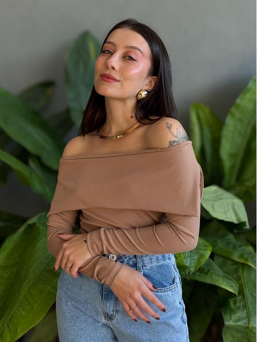 Blusa Amelie Manga Longa Decote Ombro a Ombro BEGE - LOJA TUTTI FRUTTI