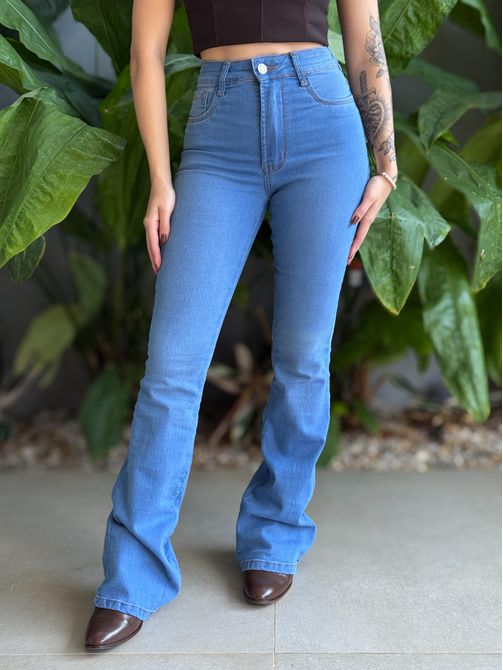Calça Jeans Flare Carmen 2381 LAVAGEM MEDIA - LOJA TUTTI FRUTTI