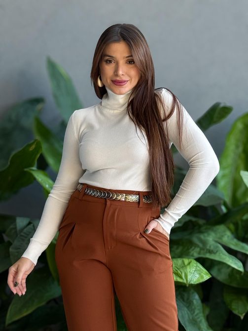 Blusa Jade em Tricot Gola Alta Cacharrel OFF WHITE - LOJA TUTTI FRUTTI