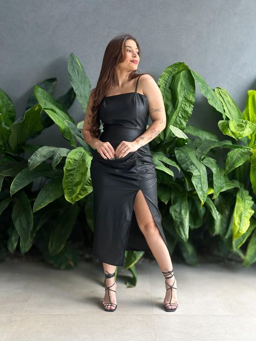 Vestido Midi em Couro Fake Drapeado PRETO - LOJA TUTTI FRUTTI
