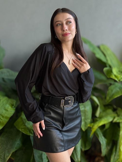 Cropped Ayla Manga Longa Decote em V PRETO - LOJA TUTTI FRUTTI