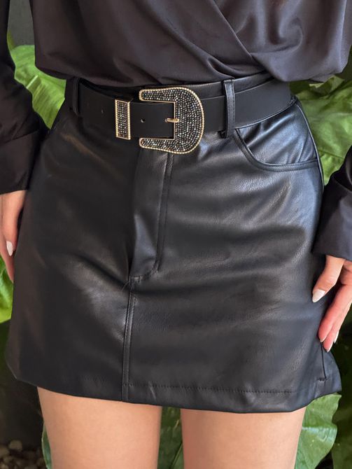 Shorts Saia Vick em Couro Fake PRETO - LOJA TUTTI FRUTTI