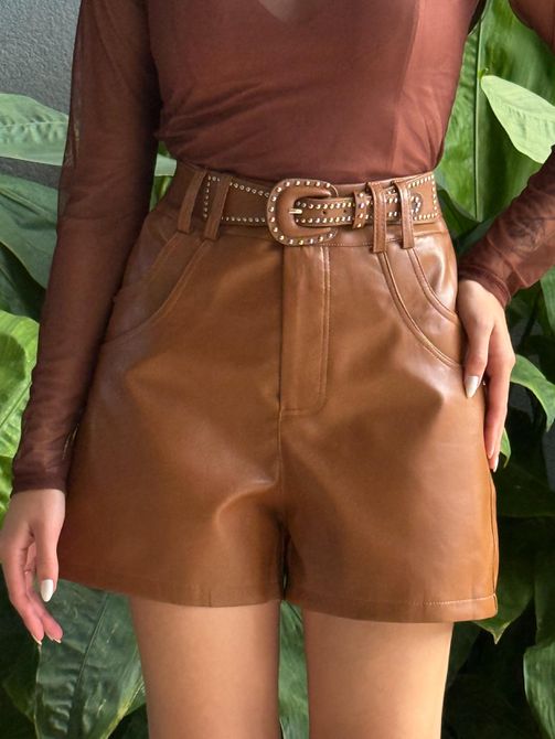 Shorts Carline Couro Fake com Cinto CARAMELO - LOJA TUTTI FRUTTI