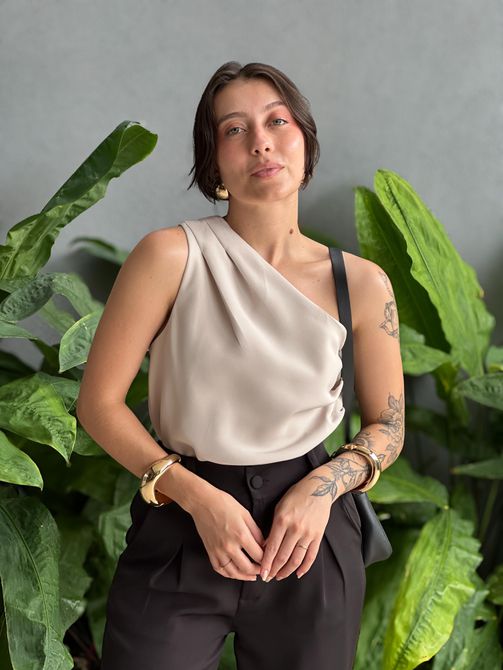 Blusa Nula Manga em Alfaiataria BEGE CLARO - LOJA TUTTI FRUTTI