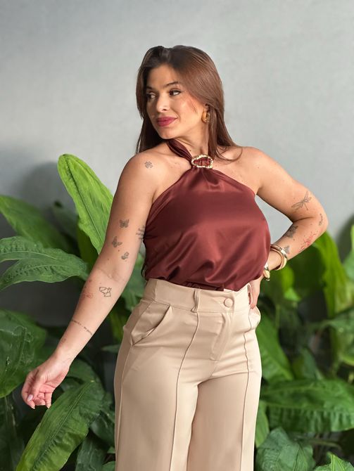Blusa Acetinada com Detalhe em Ferragem MARROM - LOJA TUTTI FRUTTI