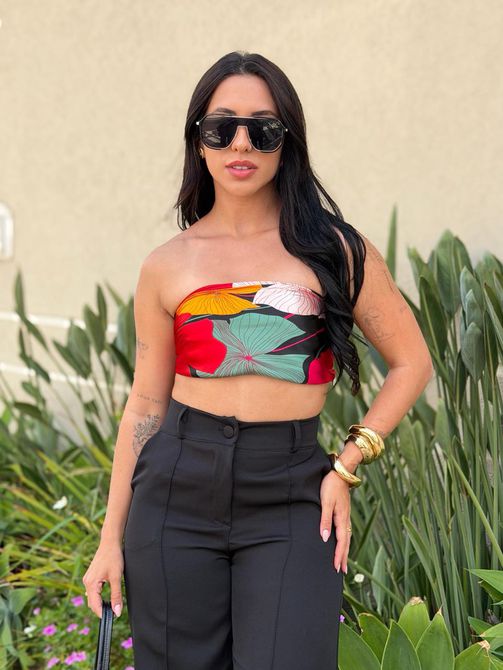 Lenço ESTAMPADO FLORAL FUNDO PRETO COM VERMELHO - LOJA TUTTI FRUTTI