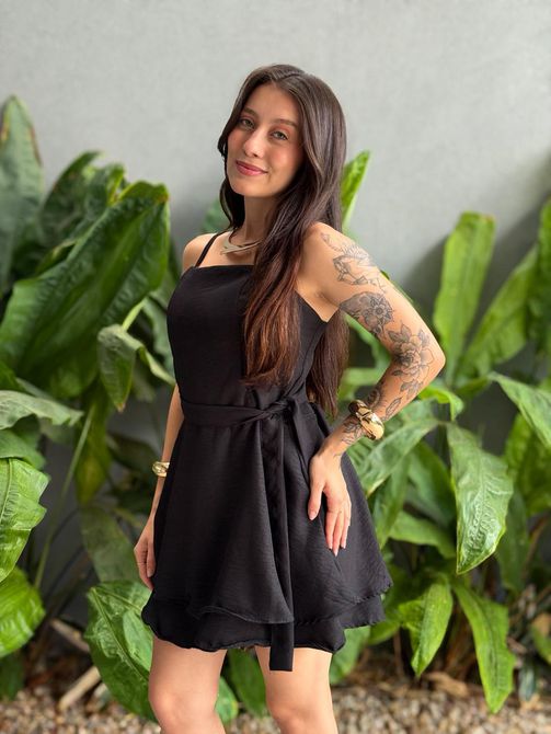 Macaquinho Lia Alças Finas Decote Reto PRETO - LOJA TUTTI FRUTTI