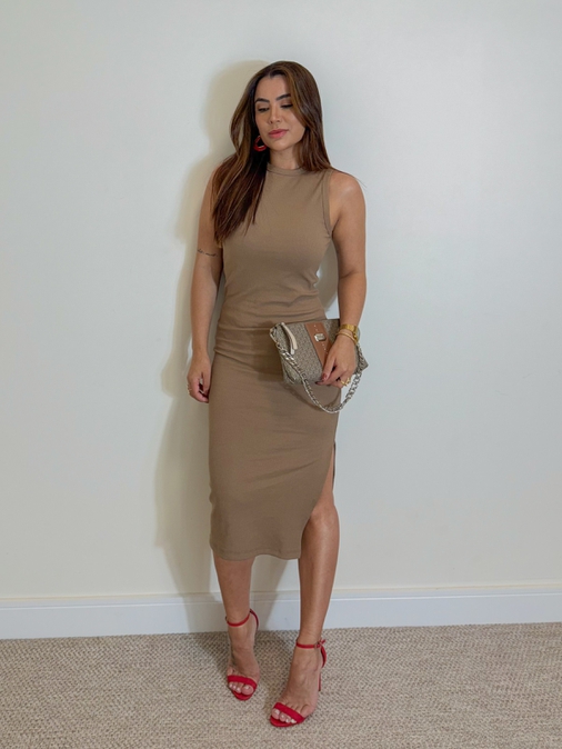 Vestido Canelado Kiara Avelã - Loja La Mina 