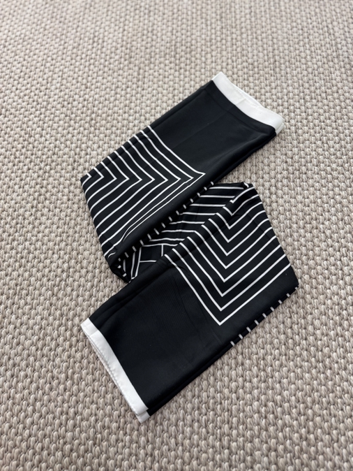 Lenço Cetim Listrado Preto/Branco - Loja La Mina 