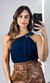 Blusa Viscose Um Ombro com Fivela - Azul Marinho