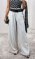 Calça Wide Leg Elástico Listrada - Branco/Preto