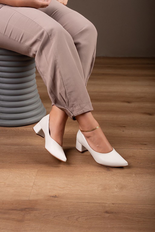 SCARPIN BÁSICO SALTO BLOCO 6CM_266-OFF - Carolina Lins