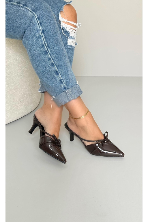 Scarpin Mule Verniz 7cm_3066- Marrom - Carolina Lins