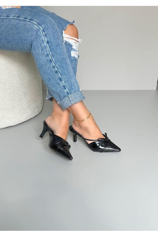 Scarpin Mule Verniz 7cm_3066- Preto - Carolina Lins