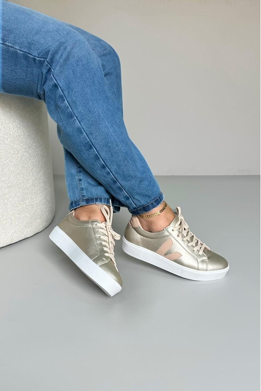 Tênis Detalhe V Mega Confortável_3115- Ouro/Nude - Carolina Lins