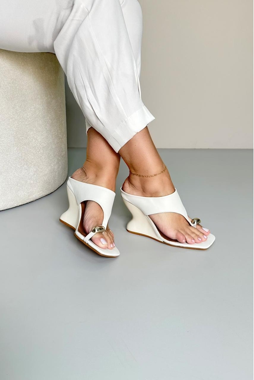 Tamanco Anabela Peça Dedo 10 cm_3395- Off - Carolina Lins