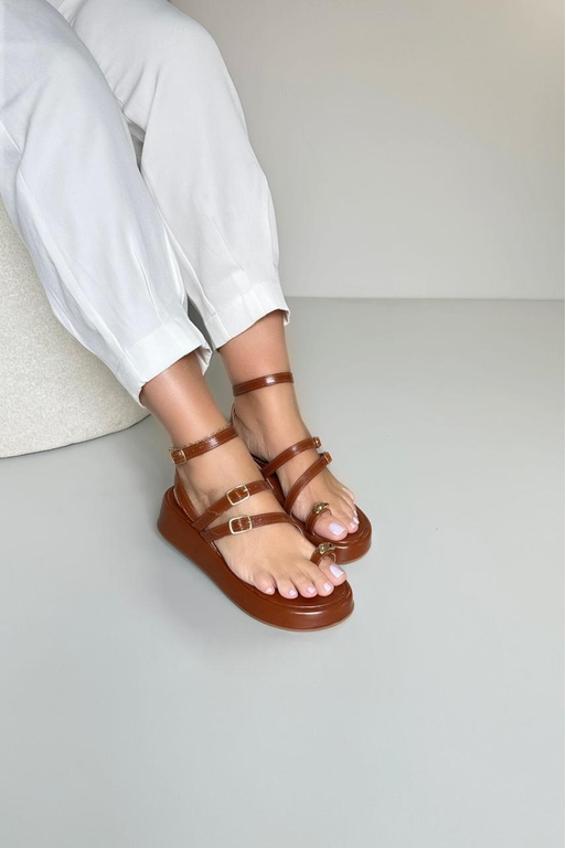 Sandália Papete 2 Fivelas Dedo_3419- Marrom - Carolina Lins