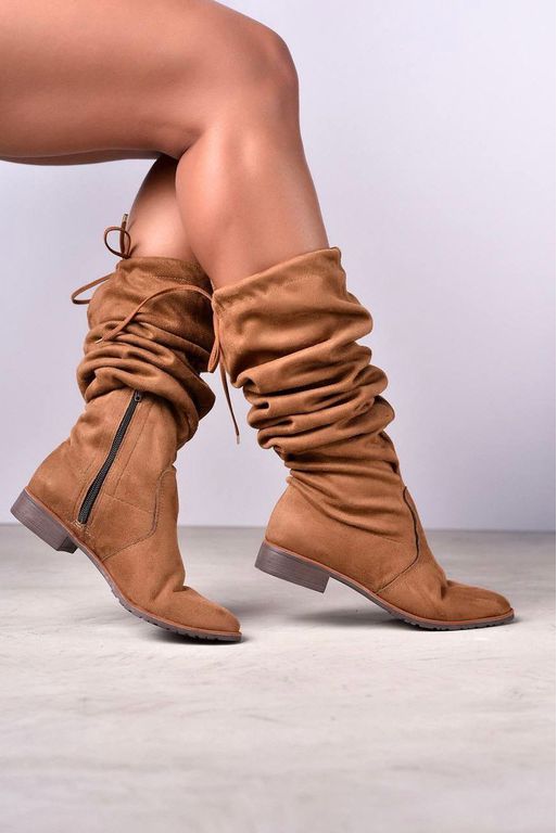 BOTA OVER 3 CM COM AJUSTE TRASEIRO_1787 - CARAMELO - Carolina Lins